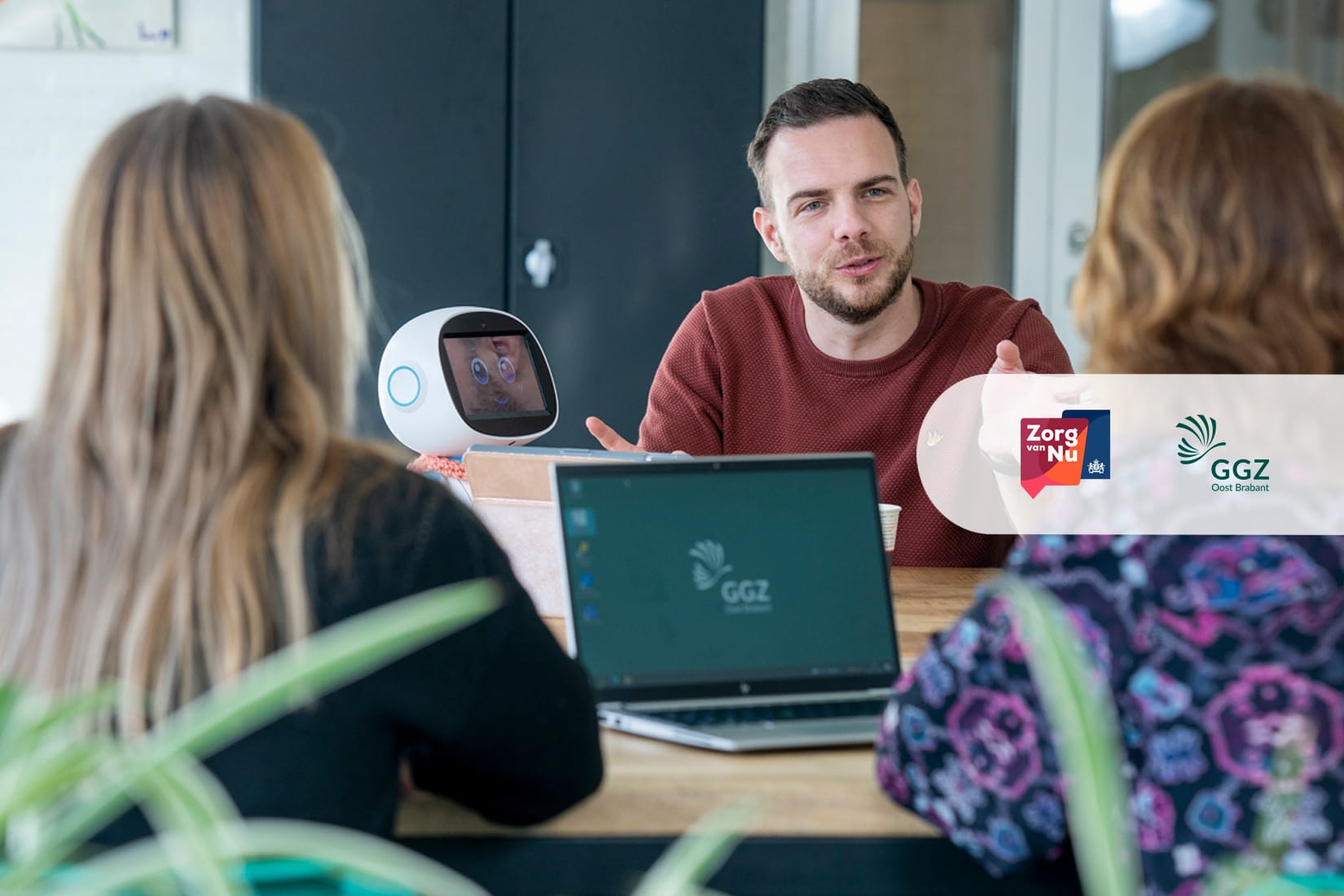 Door robot Tonnie hebben cliënten meer eigen regie en zorggevers méér contact met cliënten Post image